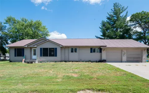 708 Edwards St, Bussey, IA 50044