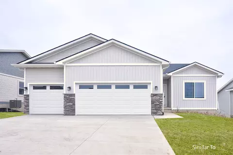 9466 Emilia Ln, West Des Moines, IA 50266