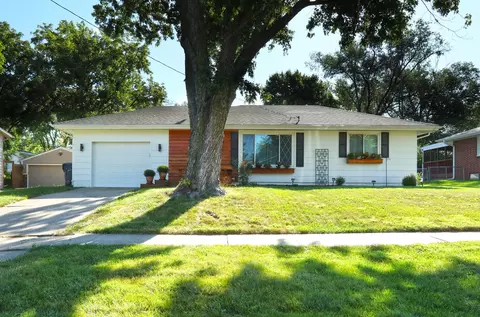 4409 66th St, Urbandale, IA 50322