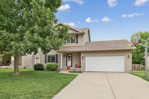 865 SE Bobwhite Ln, Waukee, IA 50263