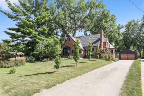 612 Ashworth Rd, West Des Moines, IA 50265