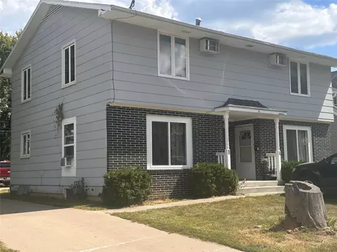 6 Cardinal Ct, Newton, IA 50208