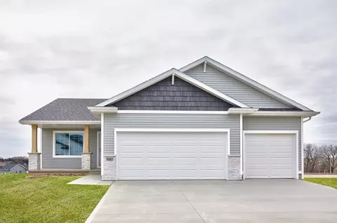 9482 Emilia Ln, West Des Moines, IA 50266