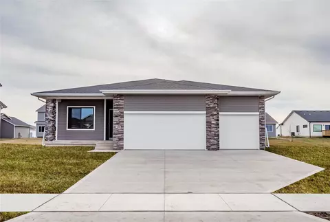 570 NW Atlas Ln, Waukee, IA 50263