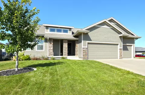 3014 NW Maple Ct, Ankeny, IA 50023
