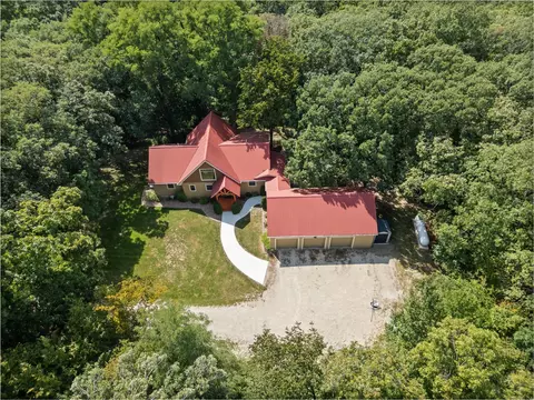 2201 Bevington Park Rd, Saint Charles, IA 50240