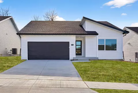 4295 Grover Woods Ln, Des Moines, IA 50317