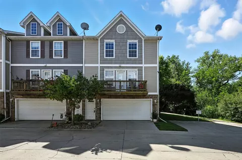 6331 Autumn Leaf Ln, Pleasant Hill, IA 50327