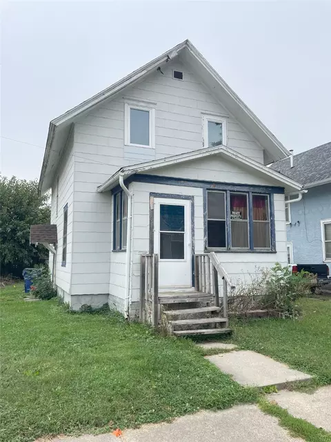 8 S 7th Ave, Marshalltown, IA 50158