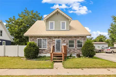 207 S 4th St, Marshalltown, IA 50158