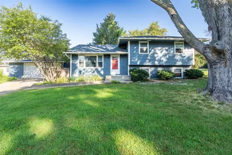 1725 Holly Dr, Norwalk, IA 50211