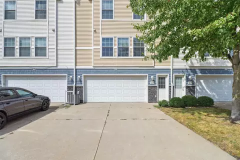 1230 SE Village View Ln, Ankeny, IA 50021