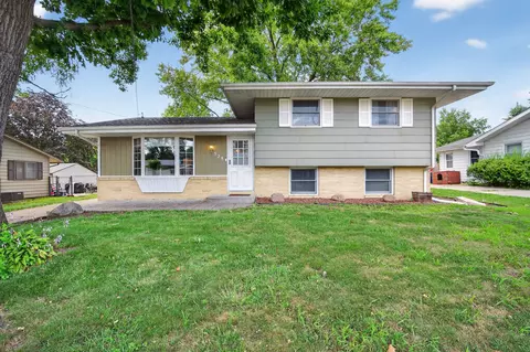 528 Hart Ave, Des Moines, IA 50315