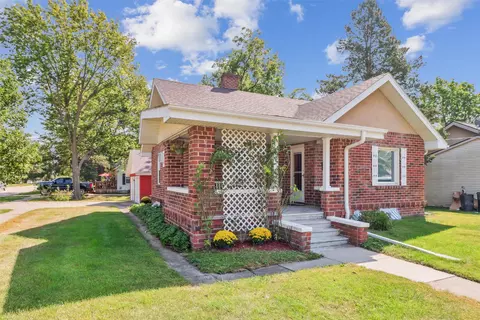 418 N 15th St, Adel, IA 50003