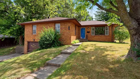 712 Clegg Rd, West Des Moines, IA 50265