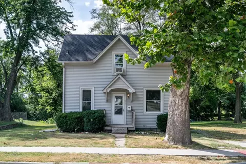 607 W 3rd St, Pella, IA 50219