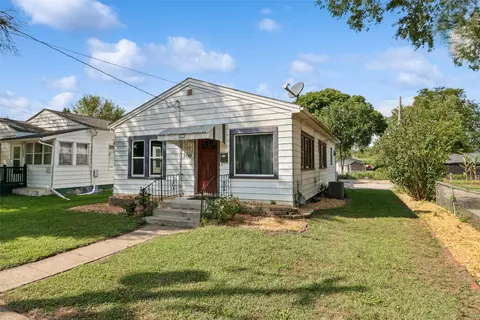 2510 Maple St, Des Moines, IA 50317