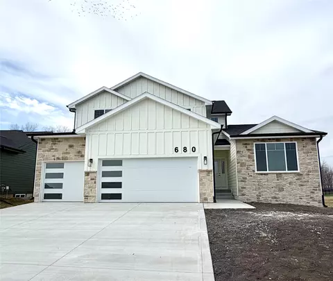 680 NW Georgetown Dr, Waukee, IA 50263