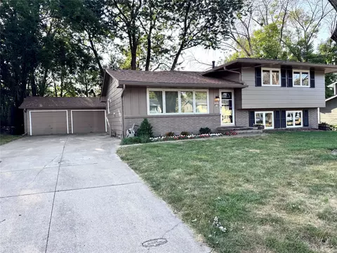1136 33rd St, West Des Moines, IA 50266