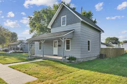 223 W Broadway St, Colfax, IA 50054