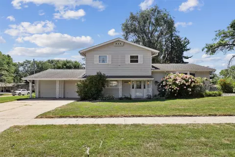 8200 Prairie Ave, Urbandale, IA 50322
