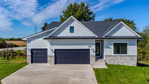 1617 Silver Maple Dr, Norwalk, IA 50211