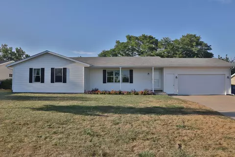 1710 Neil Dr, Pella, IA 50219