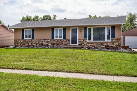 711 Crestwood Dr, Huxley, IA 50124