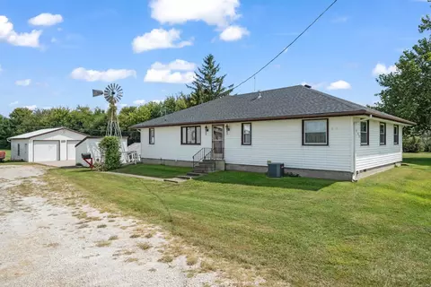 8597 NE 112th St, Mitchellville, IA 50169