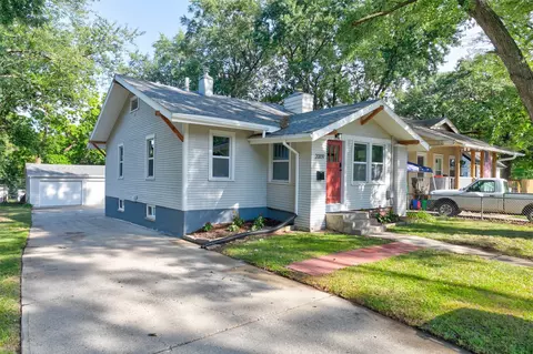 2009 31st St, Des Moines, IA 50310
