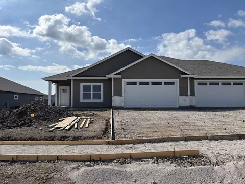 2347 N 10th Ave E, Newton, IA 50208