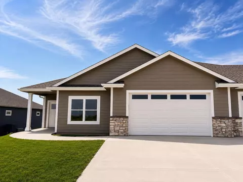 2347 N 10th Ave E, Newton, IA 50208