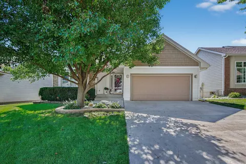 6810 Hickory Ln, Urbandale, IA 50322