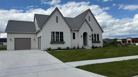 306 SW 18th St, Ankeny, IA 50023