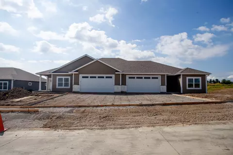 2345 N 10th Ave E, Newton, IA 50208