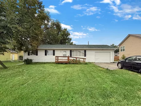 1808 Curtis Ave, Chariton, IA 50049
