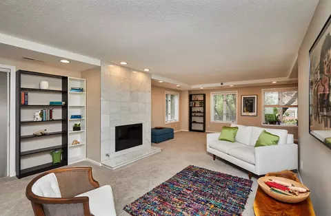 2880 Grand Ave #305, Des Moines, IA 50312