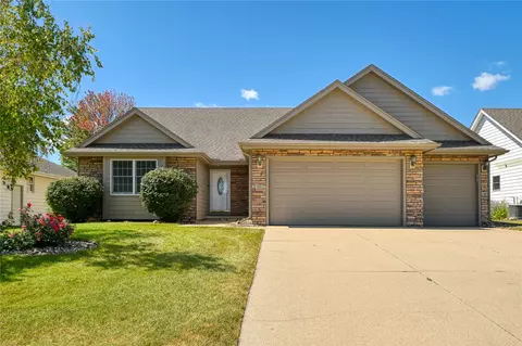 4016 127th St, Urbandale, IA 50323