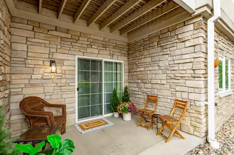 2901 Grand Ave #103, Des Moines, IA 50312