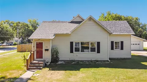 701 W 3rd Ave, Indianola, IA 50125