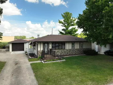 4401 Ross Rd, Ames, IA 50014