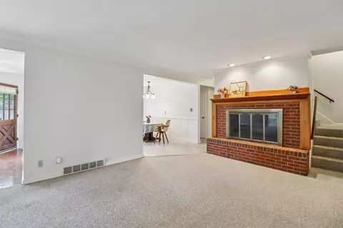 2601 Glennor Rd, Des Moines, IA 50310