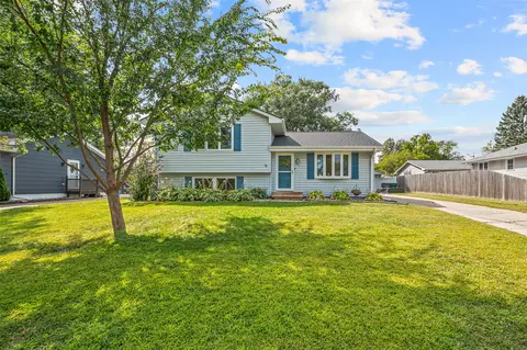 308 11th Ave NW, Altoona, IA 50009