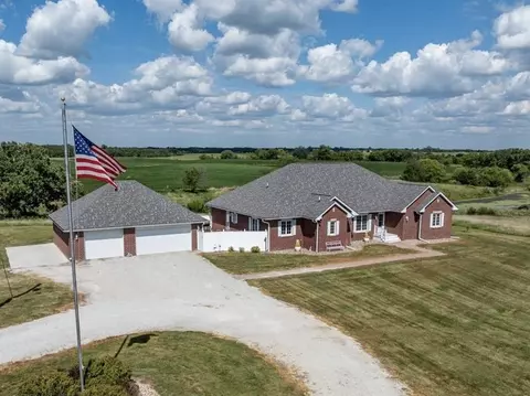 48724 185th Trl, Chariton, IA 50049