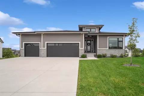 2800 NE Cherry Ct, Grimes, IA 50111