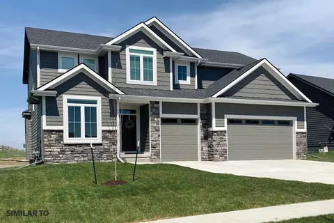 2730 SE Florence Dr, Waukee, IA 50263