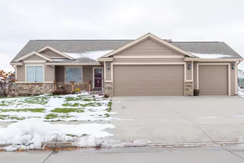 6019 Robin Rd, Pleasant Hill, IA 50327