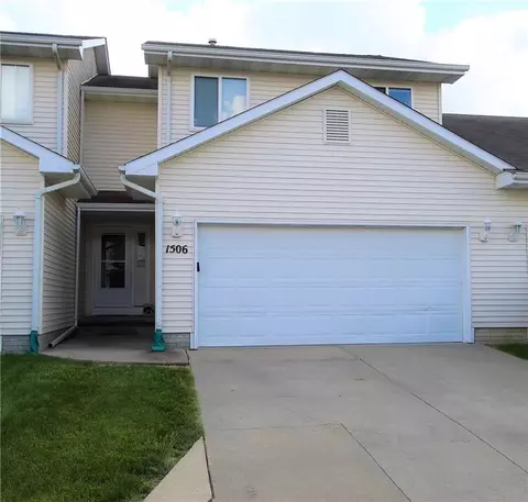 1506 W Indian Point Way, Polk City, IA 50226