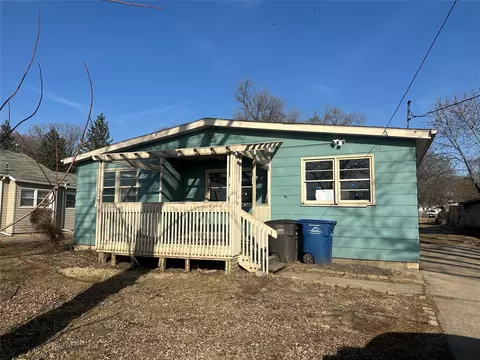 2809 E 24th St, Des Moines, IA 50317