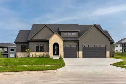 1128 NW 29th Ct, Grimes, IA 50111